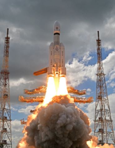 Shah Rukh Khan and other celebs congratulated ISRO for successful Chandrayaan-3 mission.