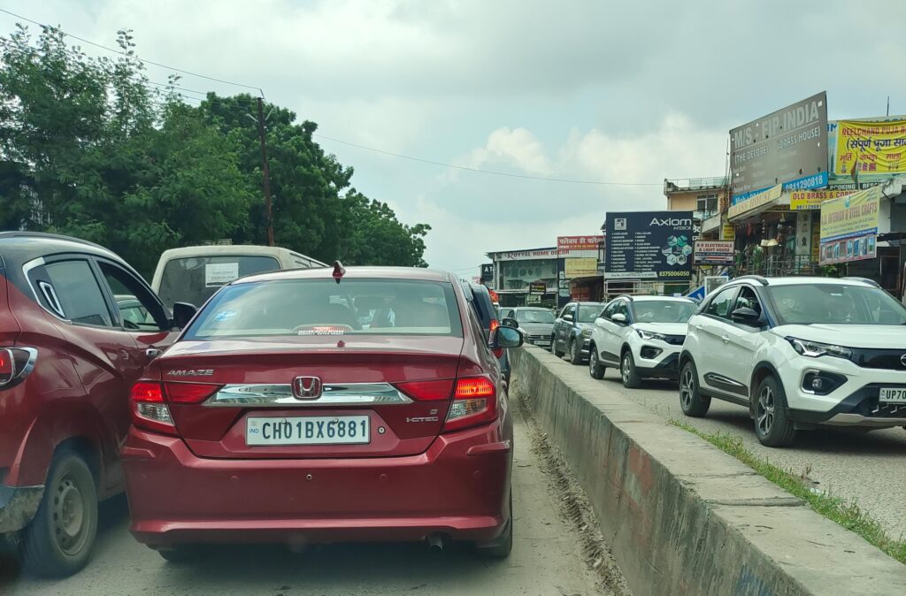 Crossings Republik in Ghaziabad, Uttar Pradesh face heavy traffic